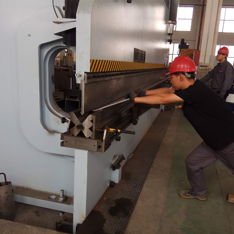 1747984946894897.jpg 大型折彎?rùn)C(jī)折彎加工 (2).jpg